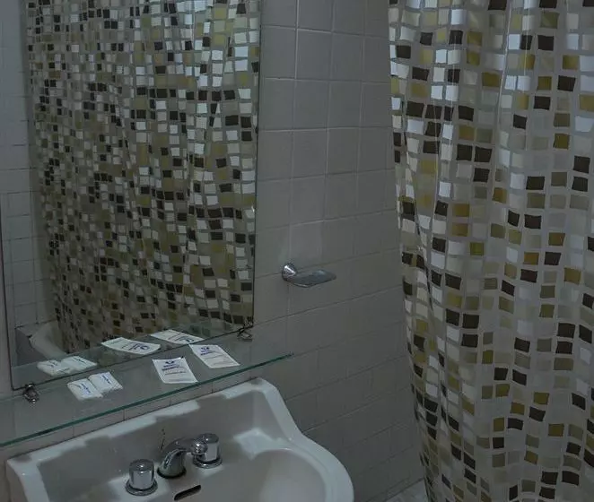 هتل The Ritz By Hostel Inn