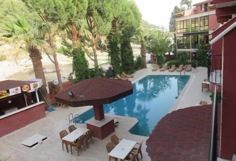 בית מלון כפרי Oskar Thermal