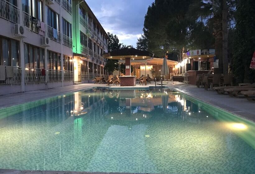 בית מלון כפרי Oskar Thermal