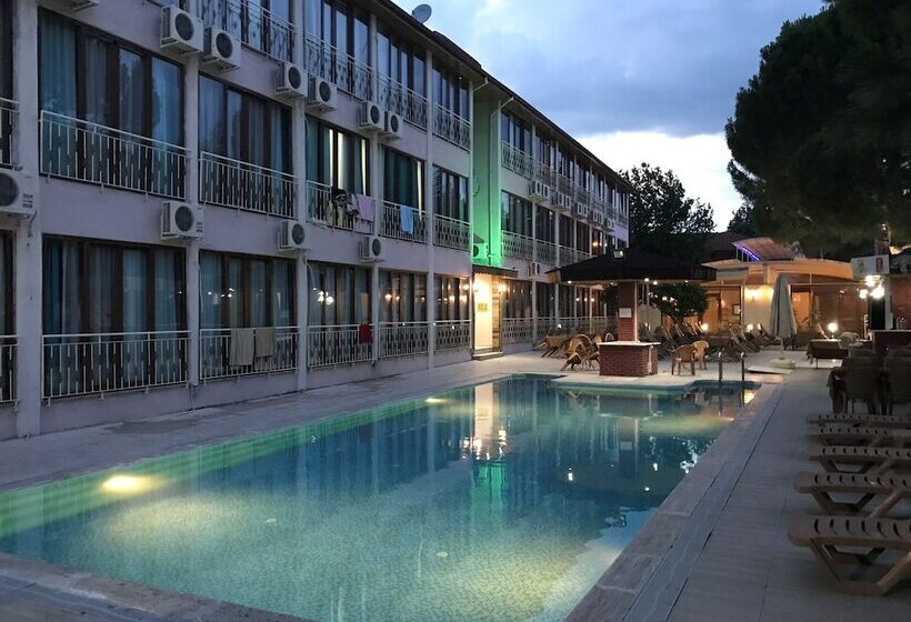 בית מלון כפרי Oskar Thermal