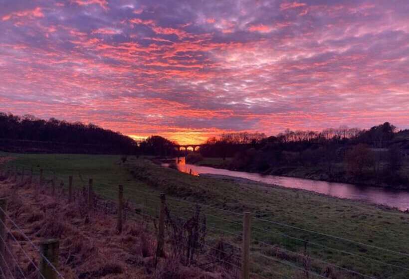 Cosy 2 Bed Cottage With Garden Near Carlisle