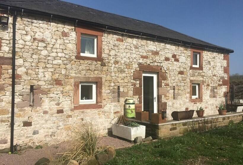 Cosy 2 Bed Cottage With Garden Near Carlisle
