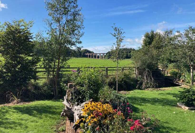 Cosy 2 Bed Cottage With Garden Near Carlisle