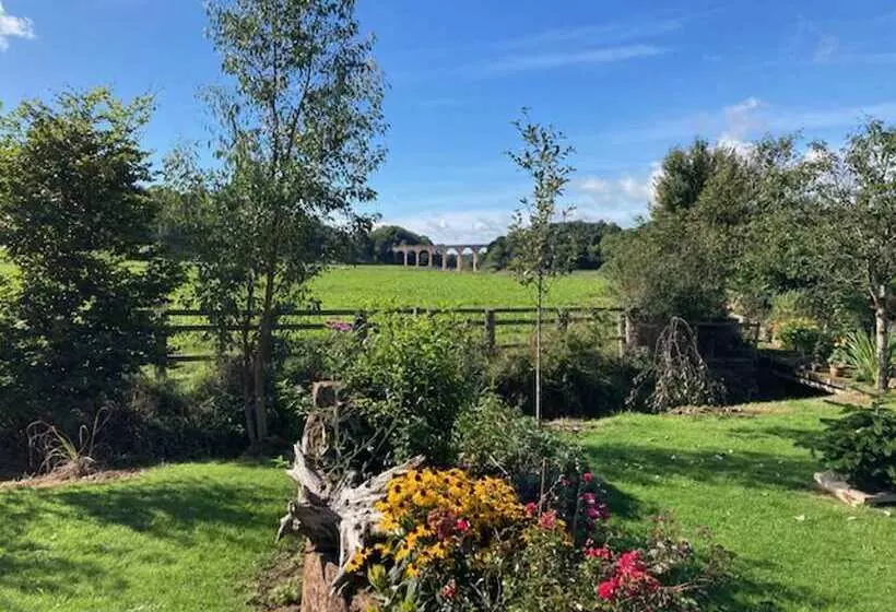 Cosy 2 Bed Cottage With Garden Near Carlisle