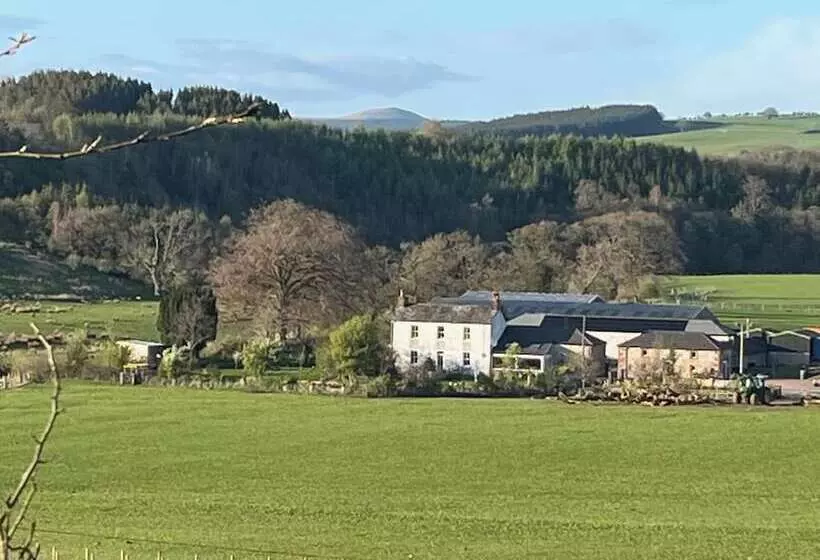 Cosy 2 Bed Cottage With Garden Near Carlisle