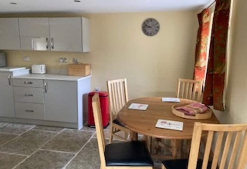 Cosy 2 Bed Cottage With Garden Near Carlisle