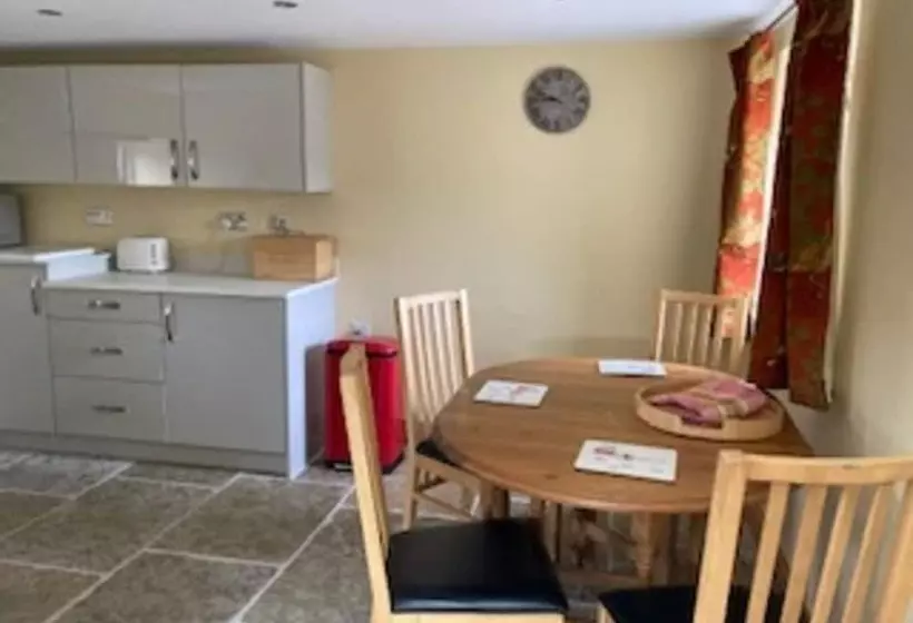 Cosy 2 Bed Cottage With Garden Near Carlisle