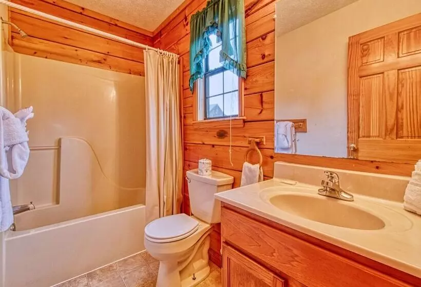 Hawks Point Lodge