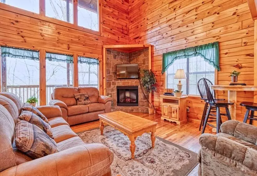 Hawks Point Lodge