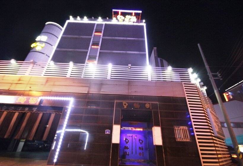 فندق على الطريق Gunsan Oh My