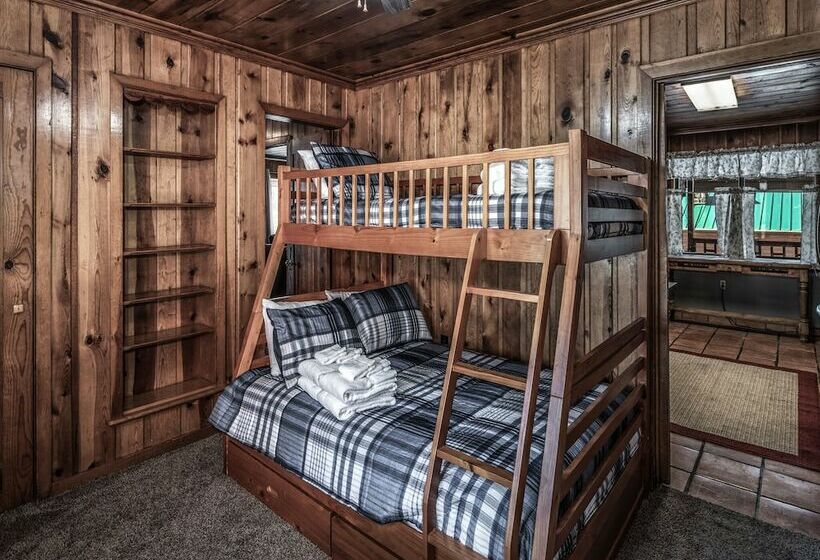 413apvillage23avncb  Alpine Cabin