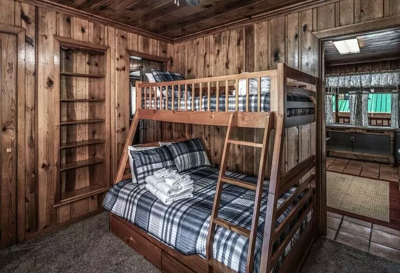 413apvillage23avncb  Alpine Cabin