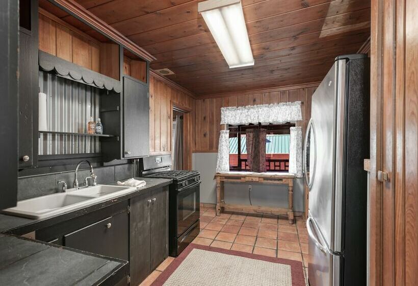 413apvillage23avncb  Alpine Cabin