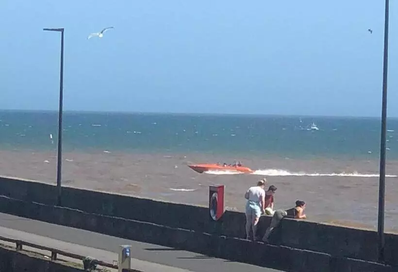 تختخواب و صبحانه Salt On The Harbour