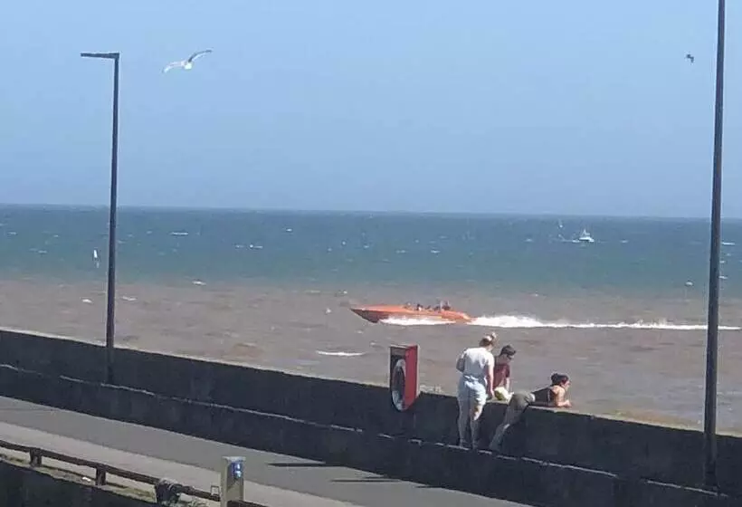 تختخواب و صبحانه Salt On The Harbour