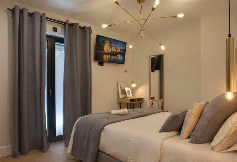 مسافرخانه Suites You Soho