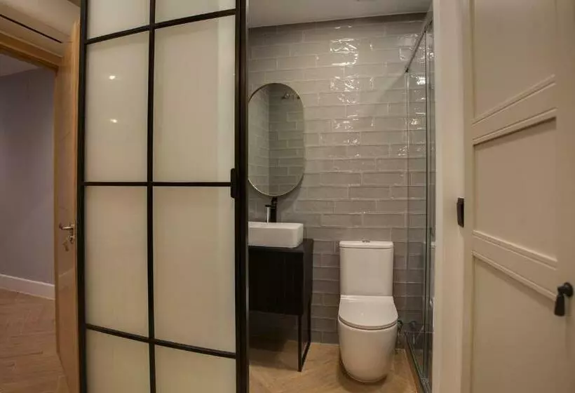 مسافرخانه Suites You Soho