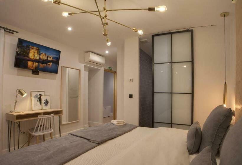 مسافرخانه Suites You Soho