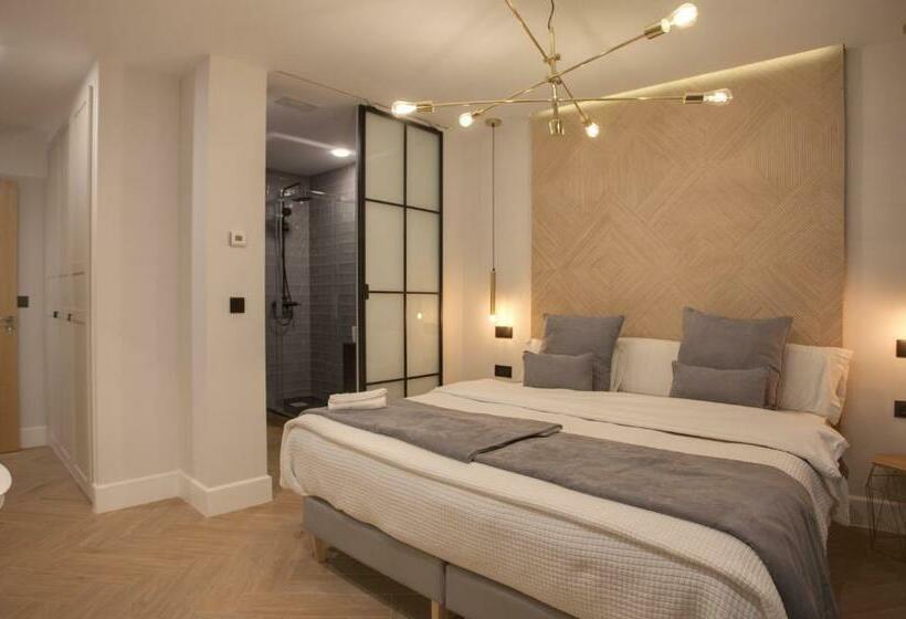 مسافرخانه Suites You Soho