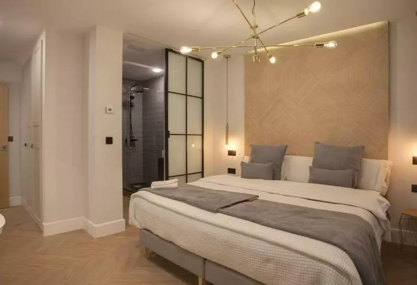 مسافرخانه Suites You Soho