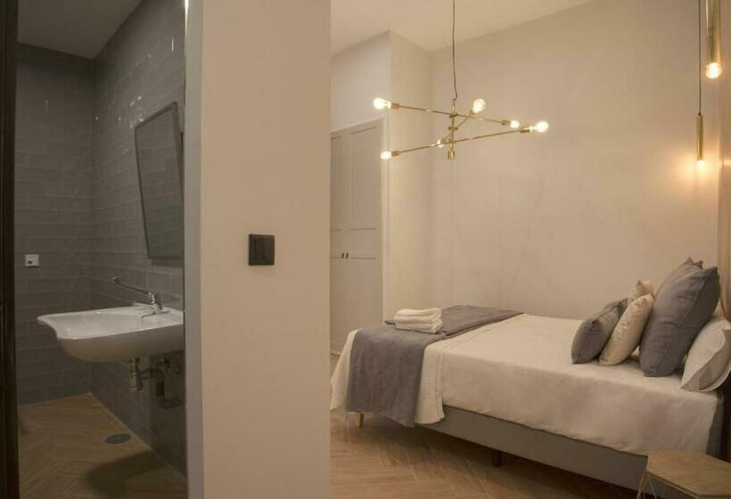 مسافرخانه Suites You Soho