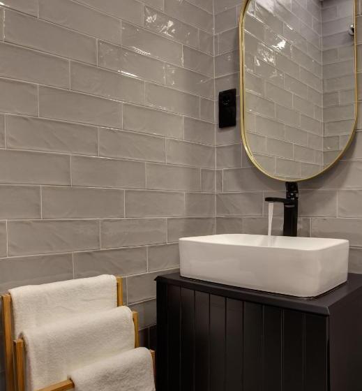 مسافرخانه Suites You Soho