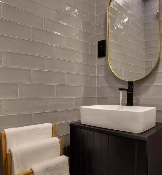 مسافرخانه Suites You Soho