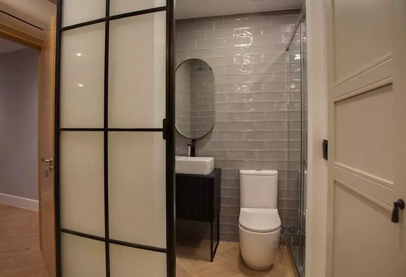 مسافرخانه Suites You Soho