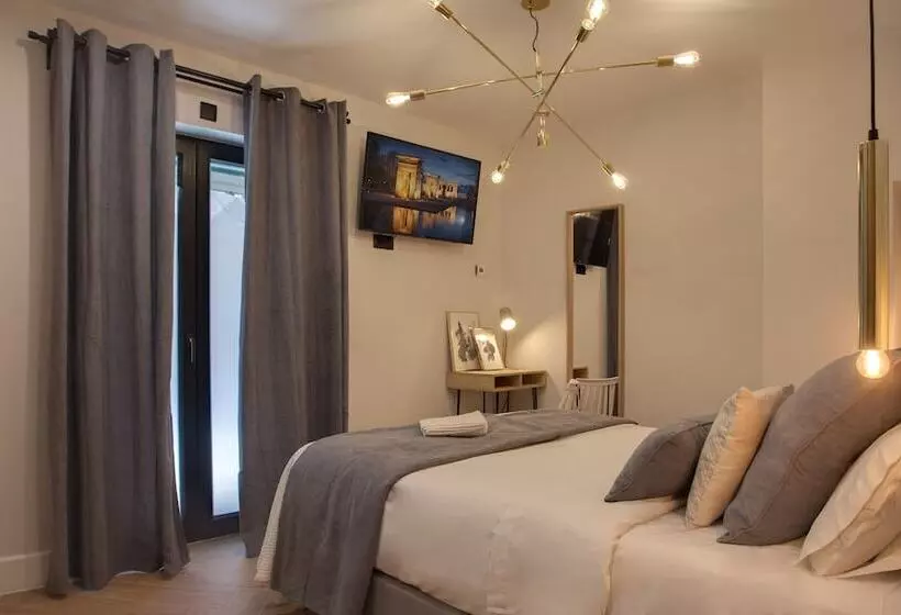 مسافرخانه Suites You Soho