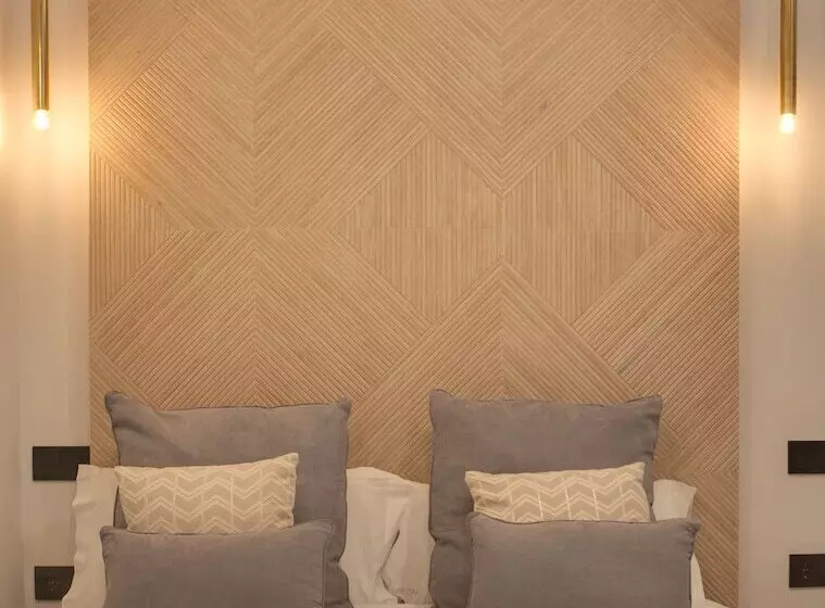 مسافرخانه Suites You Soho