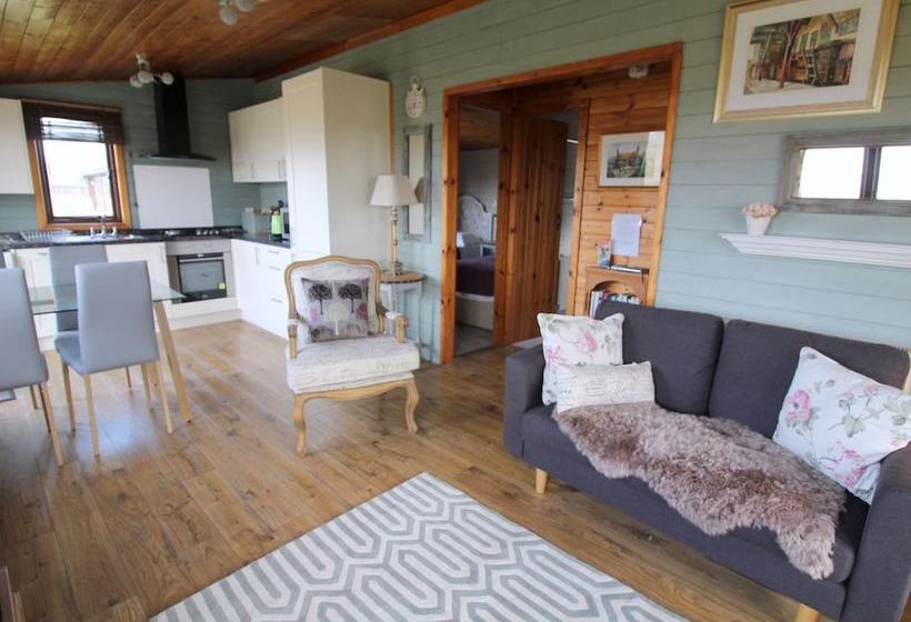 Lovely Cottage In Brookland Britain With Private Veranda