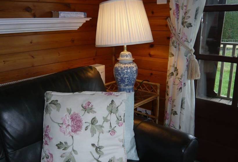 Lovely Cottage In Brookland Britain With Private Veranda