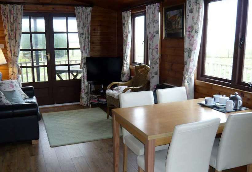 Lovely Cottage In Brookland Britain With Private Veranda