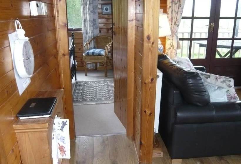 Lovely Cottage In Brookland Britain With Private Veranda