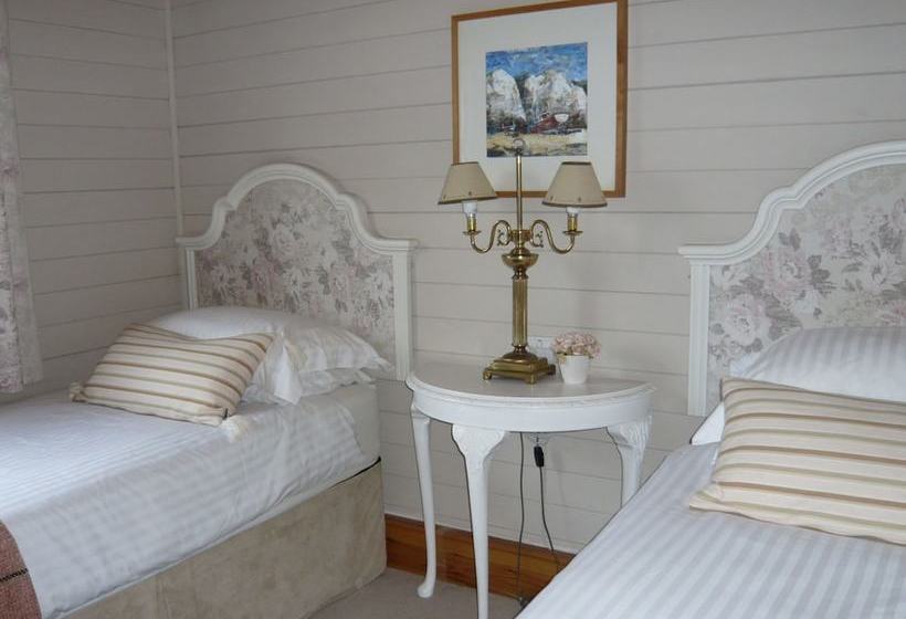 Lovely Cottage In Brookland Britain With Private Veranda