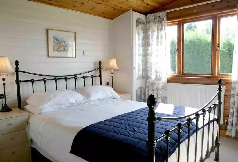 Lovely Cottage In Brookland Britain With Private Veranda