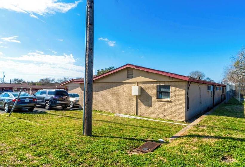 فندق على الطريق Oyo Hotel Beeville -us 181