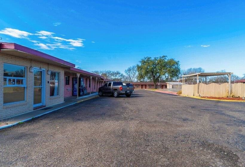 فندق على الطريق Oyo Hotel Beeville -us 181