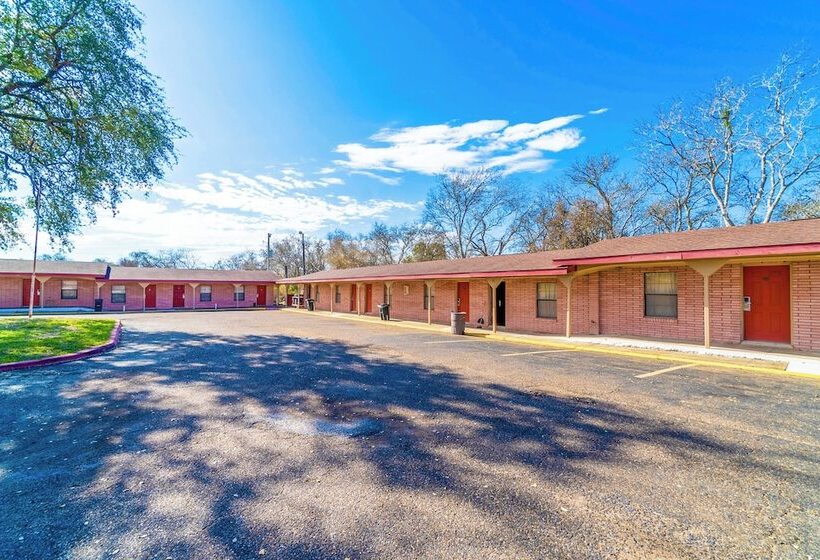 فندق على الطريق Oyo Hotel Beeville -us 181