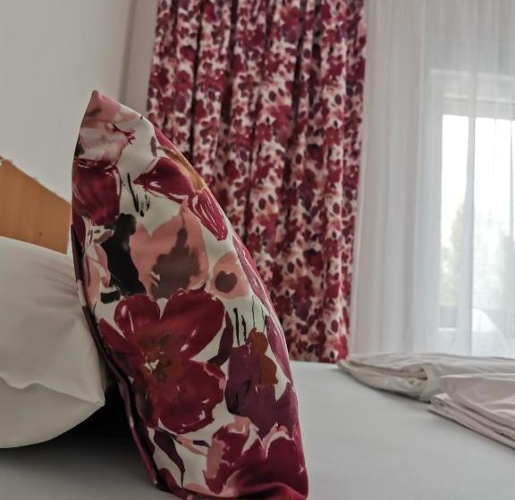 پانسیون Apartmani Zvirac