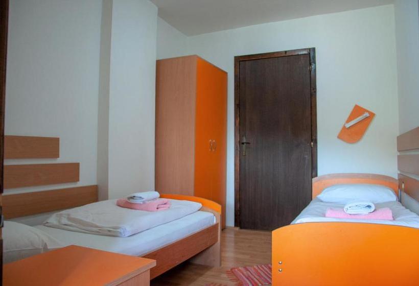 پانسیون Apartmani Zvirac