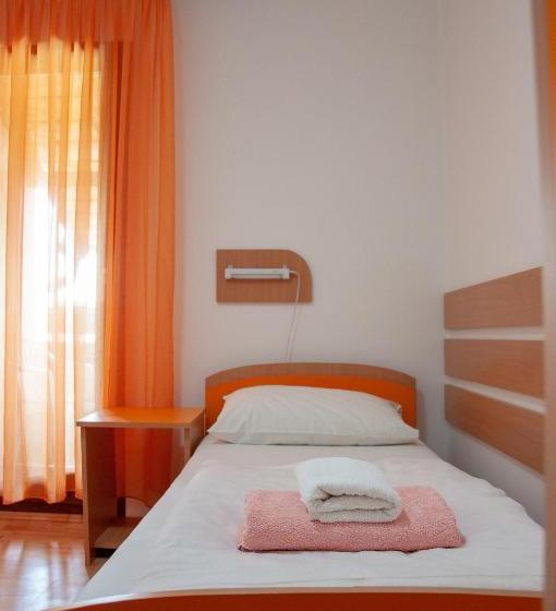 پانسیون Apartmani Zvirac