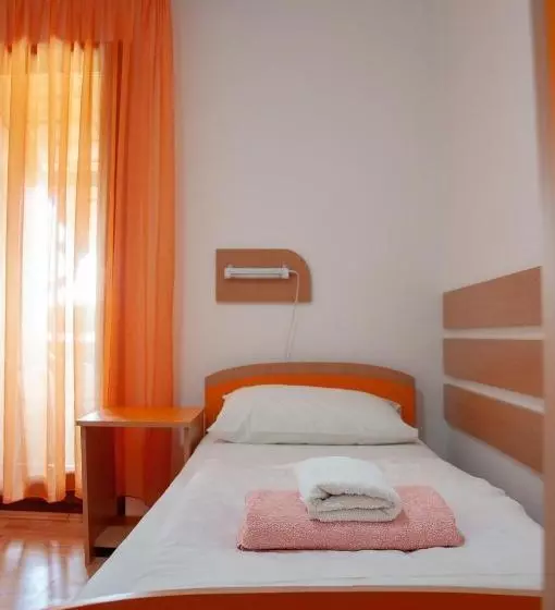 پانسیون Apartmani Zvirac