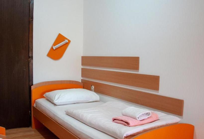 پانسیون Apartmani Zvirac