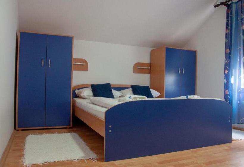 پانسیون Apartmani Zvirac