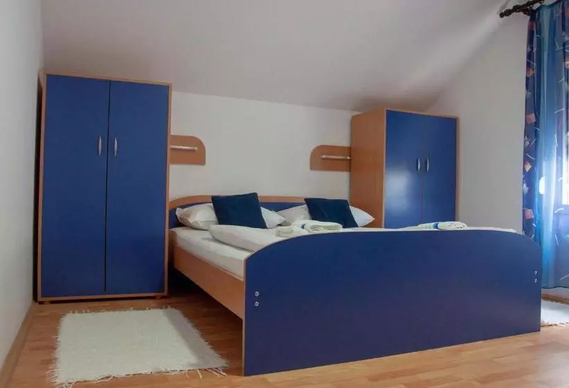 پانسیون Apartmani Zvirac