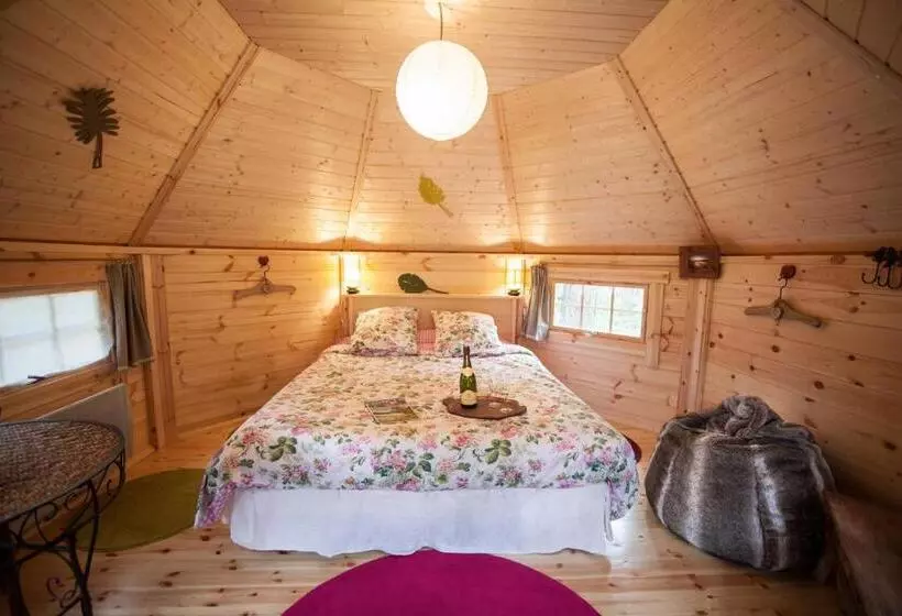 Majatalo La Roche Aux Fées