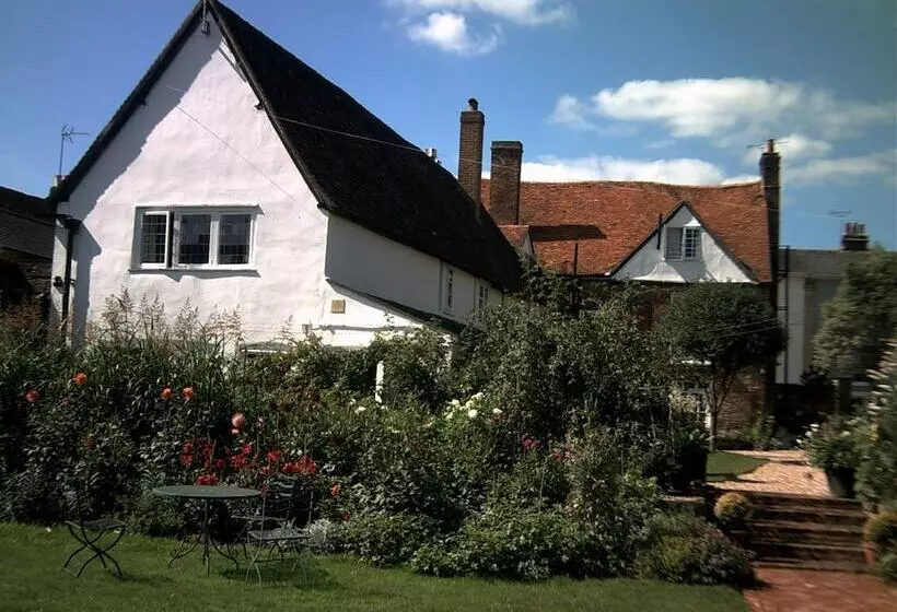 Majatalo St Ethelwolds House