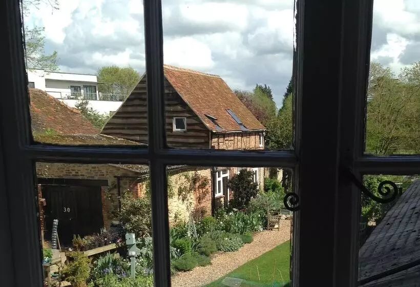 Majatalo St Ethelwolds House