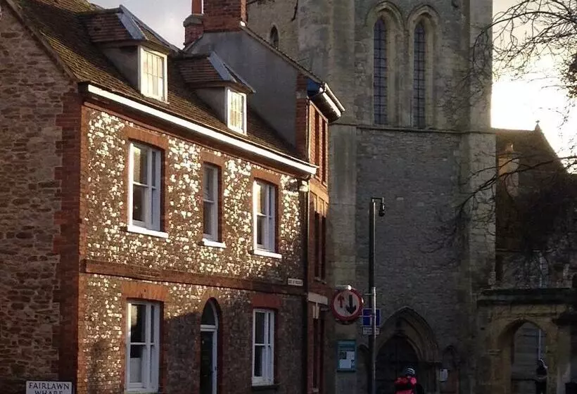 Majatalo St Ethelwolds House